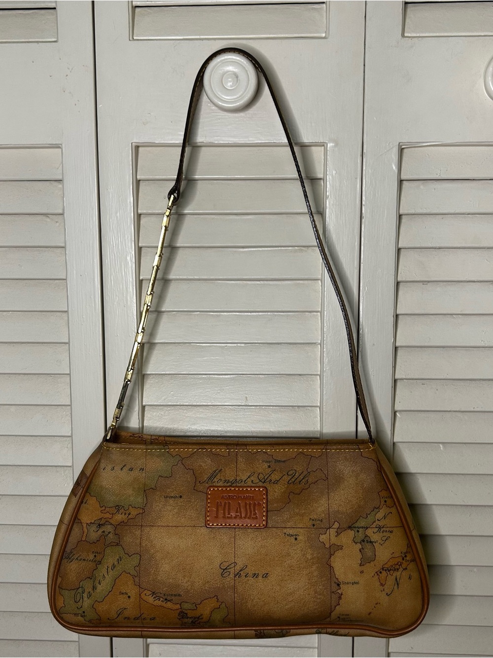 Alviero Martini La Classe world map shoulder bag